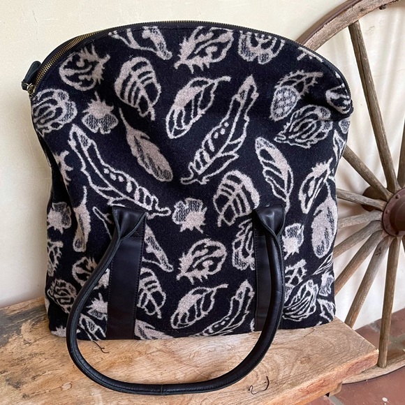 PENDLETON Black & Ivory Virgin Wool Blanket Bag Leaf Design Leather X-Large New! - Picture 3 of 9